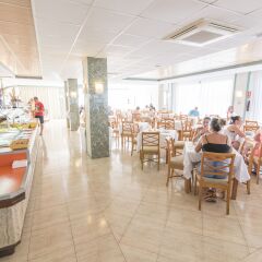 Отель azuLine Hotel S'Anfora & Fleming Испания, Сан-Антони-де-Портмань - отзывы, цены и фото номеров - забронировать отель azuLine Hotel S'Anfora & Fleming онлайн питание фото 2