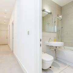 Отель Stylish 3 Bed 3 bath in Kens High St Лондон ванная