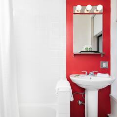 Отель Moda Hotel Канада, Ванкувер - отзывы, цены и фото номеров - забронировать отель Moda Hotel онлайн ванная