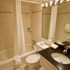 Отель Century Plaza Hotel & Spa Канада, Ванкувер - отзывы, цены и фото номеров - забронировать отель Century Plaza Hotel & Spa онлайн ванная фото 2