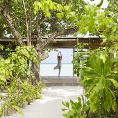 Отель LUX South Ari Atoll фитнесс-зал фото 3
