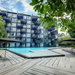Отель The Deck Condo Patong бассейн фото 2