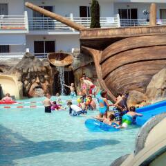 Отель Pirates Village бассейн