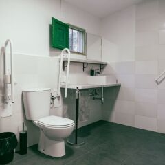 Отель Mucha Masia Hostel Rural-Urbà Испания, Эль-Прат-де-Льобрегат - отзывы, цены и фото номеров - забронировать отель Mucha Masia Hostel Rural-Urbà онлайн ванная