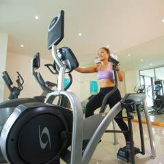 Отель Surin Beach Resort фитнесс-зал