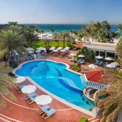 Ajman Hotel бассейн