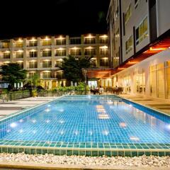 Отель Sinsuvarn Airport Suite Hotel Таиланд, Бангкок - 1 отзыв об отеле, цены и фото номеров - забронировать отель Sinsuvarn Airport Suite Hotel онлайн бассейн фото 3
