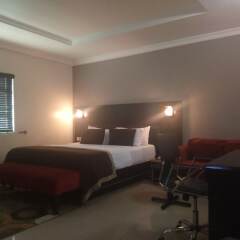 Neocourts Hotel Энугу удобства в номере фото 2