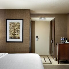 Отель Sheraton Cavalier Calgary Hotel Канада, Калгари - отзывы, цены и фото номеров - забронировать отель Sheraton Cavalier Calgary Hotel онлайн сейф в номере