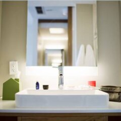 Hotel Vermont in Burlington, United States of America from 533$, photos, reviews - zenhotels.com bathroom photo 2