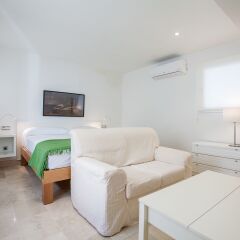 Отель Holi-Rent Estudio Santa Marta Испания, Севилья - отзывы, цены и фото номеров - забронировать отель Holi-Rent Estudio Santa Marta онлайн комната для гостей фото 5