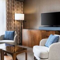 Отель Sheraton Toronto Airport Hotel & Conference Centre Канада, Торонто - отзывы, цены и фото номеров - забронировать отель Sheraton Toronto Airport Hotel & Conference Centre онлайн удобства в номере фото 2