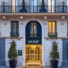 Отель La Clef Tour Eiffel Paris by The Crest Collection Франция, Париж - 1 отзыв об отеле, цены и фото номеров - забронировать отель La Clef Tour Eiffel Paris by The Crest Collection онлайн вид на фасад