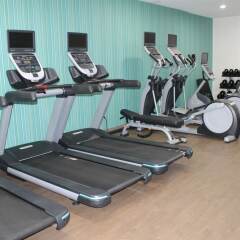 Отель Charter Inn and Suites фитнесс-зал фото 2