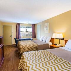 Отель Travelodge by Wyndham Tacoma Near McChord AFB США, Такома - отзывы, цены и фото номеров - забронировать отель Travelodge by Wyndham Tacoma Near McChord AFB онлайн комната для гостей фото 2