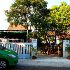 Отель Milk Fruit Homestay Хойан парковка