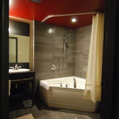 Отель Grand Times Hotel Канада, Квебек - отзывы, цены и фото номеров - забронировать отель Grand Times Hotel онлайн ванная фото 2