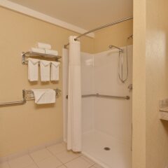 Отель Comfort Inn & Suites Las Vegas - Nellis США, Лас-Вегас - отзывы, цены и фото номеров - забронировать отель Comfort Inn & Suites Las Vegas - Nellis онлайн ванная