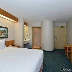 Отель Canadas Best Value Inn Langley Лэнгли