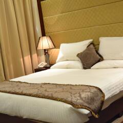 Milestone Hotel Apartments комната для гостей