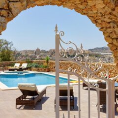 Отель Country Views Bed & Breakfast Мальта, Виктория - отзывы, цены и фото номеров - забронировать отель Country Views Bed & Breakfast онлайн бассейн фото 3