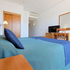 Отель azuLine Hotel S'Anfora & Fleming Испания, Сан-Антони-де-Портмань - отзывы, цены и фото номеров - забронировать отель azuLine Hotel S'Anfora & Fleming онлайн удобства в номере