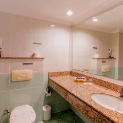 Holiday Park Resort Турция, Окурджалар - отзывы, цены и фото номеров - забронировать отель Holiday Park Resort онлайн ванная фото 2