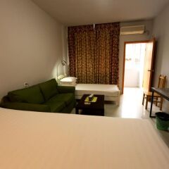 Hello Chengdu International Youth Hostel комната для гостей фото 3
