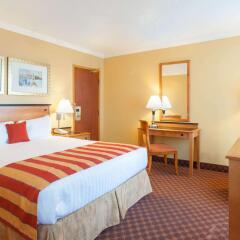 Отель Howard Johnson Hotel by Wyndham Vancouver Downtown Канада, Ванкувер - отзывы, цены и фото номеров - забронировать отель Howard Johnson Hotel by Wyndham Vancouver Downtown онлайн комната для гостей фото 4