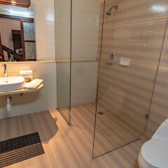 Отель Kathmandu Guest House by KGH Group Непал, Катманду - 1 отзыв об отеле, цены и фото номеров - забронировать отель Kathmandu Guest House by KGH Group онлайн ванная фото 2