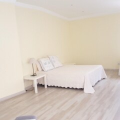 Отель House With 4 Bedrooms in Portimão, With Wonderful City View, Furnished Terrace and Wifi - 1 km From the Beach Португалия, Портимао - отзывы, цены и фото номеров - забронировать отель House With 4 Bedrooms in Portimão, With Wonderful City View, Furnished Terrace and Wifi - 1 km From the Beach онлайн комната для гостей фото 2