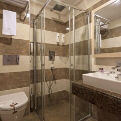 Xperia Saray Beach Hotel Турция, Аланья - 10 отзывов об отеле, цены и фото номеров - забронировать отель Xperia Saray Beach Hotel - All Inclusive онлайн ванная фото 3