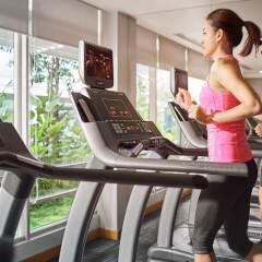 Отель PARKROYAL Serviced Suites Kuala Lumpur Малайзия, Куала-Лумпур - 1 отзыв об отеле, цены и фото номеров - забронировать отель PARKROYAL Serviced Suites Kuala Lumpur онлайн фитнесс-зал фото 3