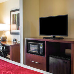 Отель Comfort Suites Columbus West - Hilliard США, Колумбус - отзывы, цены и фото номеров - забронировать отель Comfort Suites Columbus West - Hilliard онлайн удобства в номере фото 2