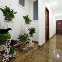 Отель RedDoorz Plus near Tan Son Nhat Airport 2 интерьер отеля