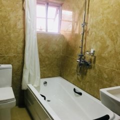 Отель De Brit Hotel Нигерия, г. Бенин - отзывы, цены и фото номеров - забронировать отель De Brit Hotel онлайн ванная фото 2