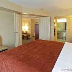 Quality Suites Whitby in Whitby, Canada from 142$, photos, reviews - zenhotels.com guestroom