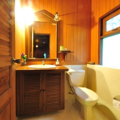 Отель Baan Mai Cottages & Restaurant ванная