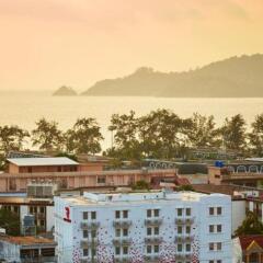 Отель Red Planet Patong, Phuket бассейн