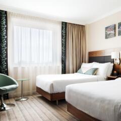 Отель Hilton Garden Inn Krakow Польша, Краков - отзывы, цены и фото номеров - забронировать отель Hilton Garden Inn Krakow онлайн комната для гостей фото 2
