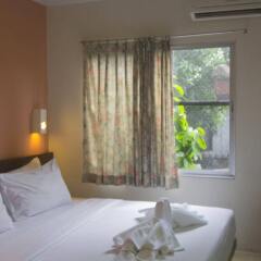 Отель Khaosan Holiday сейф в номере