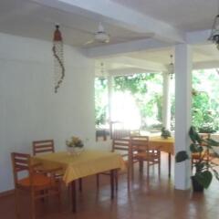 Отель C-Lanka Family Guesthouse питание