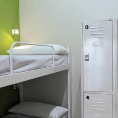 Отель Hola Hostal Eixample сейф в номере