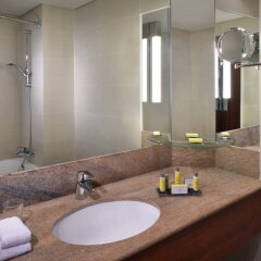 Отель Prague Marriott Hotel Чехия, Прага - 10 отзывов об отеле, цены и фото номеров - забронировать отель Prague Marriott Hotel онлайн ванная