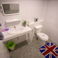 Ink 18/2 Hostel (Sukhumvit 22) Бангкок ванная
