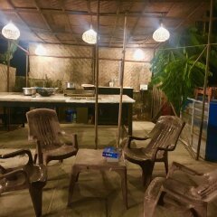 Отель Bricks and Bamboo Hostel Индия, Северный Гоа - отзывы, цены и фото номеров - забронировать отель Bricks and Bamboo Hostel онлайн интерьер отеля фото 2