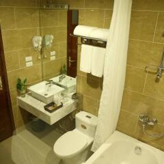 Отель Blue Hanoi Hotel Вьетнам, Ханой - отзывы, цены и фото номеров - забронировать отель Blue Hanoi Hotel онлайн ванная