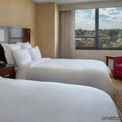 Отель New York LaGuardia Airport Marriott с домашними животными
