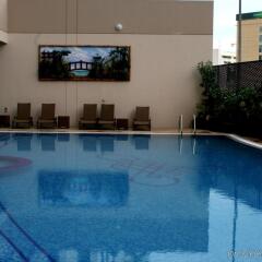 Flora Park Deluxe Hotel Apartments бассейн
