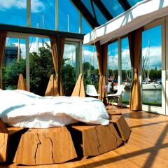 Отель The Panorama Suite (Mandelahuisje) бассейн